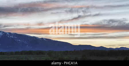 Sonne hinter den Tetons, Grand Teton National Park Stockfoto