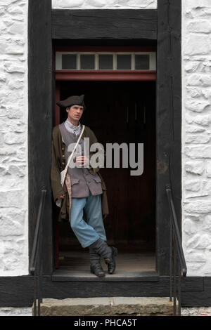 Französischer Soldat schiefen innen Eingang in die Festung Louisbourg National Historic Site von Kanada in Louisbourg, Nova Stockfoto