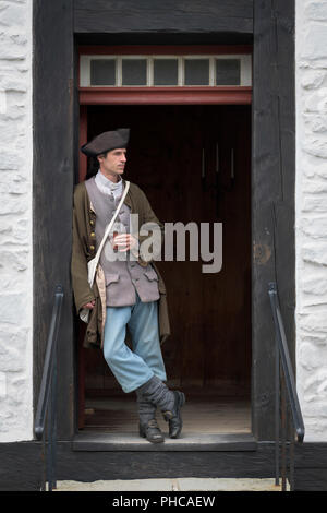 Französischer Soldat schiefen innen Eingang in die Festung Louisbourg National Historic Site von Kanada in Louisbourg, Nova Stockfoto