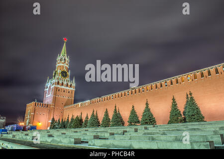 Hauptuhr namens Kuranti auf Spasskaja Turm. Der Rote Platz. Stockfoto