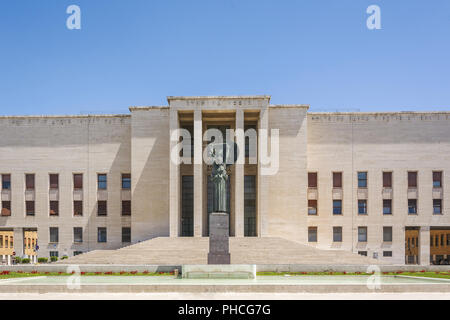 Statue der Minerva in der Universität La Sapienza, Rom Stockfoto