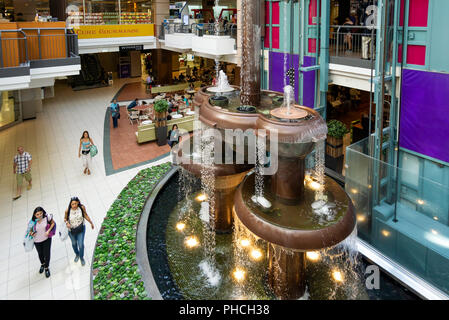 Der Brunnen am Platz Montreal Trust in Montreal Underground City Stockfoto