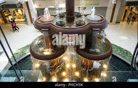 Der Brunnen am Platz Montreal Trust in Montreal Underground City Stockfoto