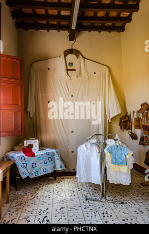 Sancti Spiritus, Kuba/15. März 2017: Die Guayabera Museum Ausstellungen fast 200, was als Kuba Das offizielle Shirt (Legende schlägt vor, dass ein Stockfoto