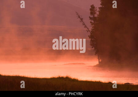 Großes Loch Fluss in der Dämmerung, fishtrap Creek Fischerei der Zugang Ort, Montana Stockfoto