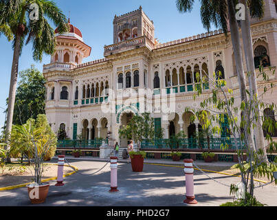 Cienfuegos, Kuba/März 15, 2016: 1913 für tycoon Don Acisclo del Valle, der Palast ist ein Ecclectic Mischung der architektonischen Einflüssen, in einem in Stockfoto