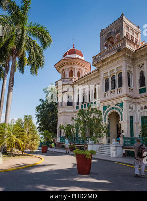 Cienfuegos, Kuba/März 15, 2016: 1913 für tycoon Don Acisclo del Valle, der Palast ist ein Ecclectic Mischung der architektonischen Einflüssen, in einem in Stockfoto