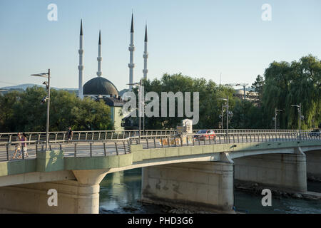 Brücke über den Fluss Sana in Sanski Most, Bosnien Stockfoto