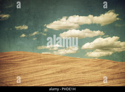 Vintage Style Landschaft, Wolken über die Hügel Stockfoto