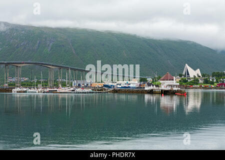 Artic Kathedrale und Brücke in Tromsø, Norwegen Stockfoto