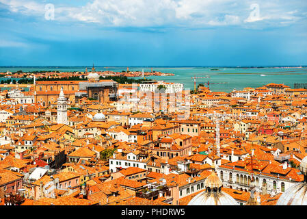 Venedig-Dächer von oben Stockfoto