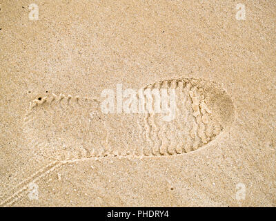 Schuhputzmaschine Impressum auf dem Sand Stockfoto