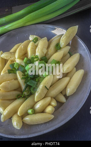 Finger - geformte Kartoffelknödel, schwäbische Spezialität Stockfoto