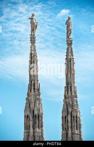 Statuen auf dem Dach des berühmten Mailänder Dom Dom Stockfoto