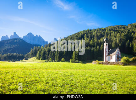 Die Kirche von San Giovanni in Dolomiti Region - Italien Stockfoto