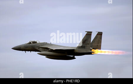 Ein Oregon Air National Guard F-15C Eagle hebt ab Portland Air National Guard Base Okt. 2, 2010. Stockfoto