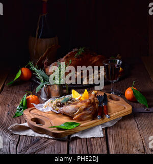 Knusprig gebratene Ente Beine fried Stockfoto