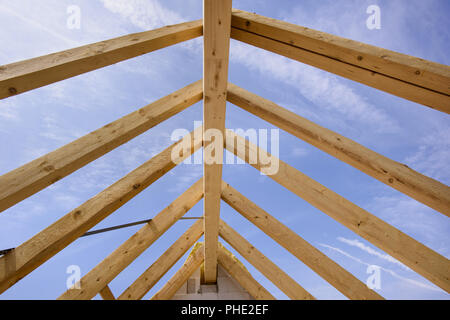 Rahmen der neu gebauten Dach auf Wohnhaus in Bau Stockfoto