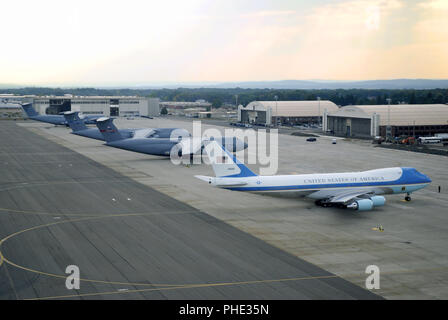 Ein VC-25A, bekannt als Air Force One, wenn der Präsident an Bord, bei Westover 22 September gelandet ist. Das Flugzeug ist eine der zwei 747-200Bs in der Flotte der Presidential Air Transport. Stockfoto