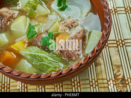 Corned Beef und Kohl Suppe Stockfoto