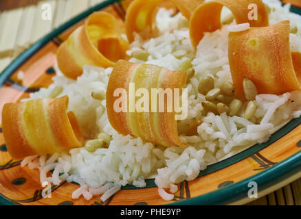 Türkische Pilav mit Karotten Stockfoto