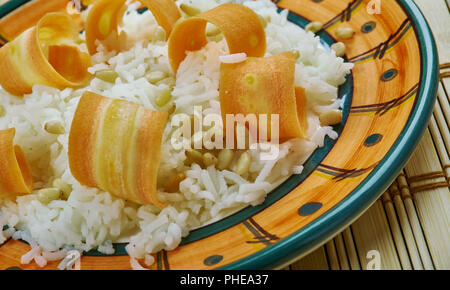 Türkische Pilav mit Karotten Stockfoto