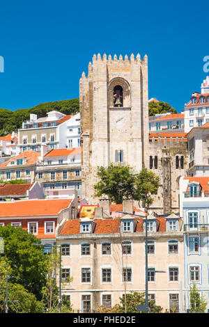 Lissabon City Skyline, Turm, Glocken von patriarchalischen Kathedrale St. Maria Maggiore (Santa Maria Maior de Lisboa) Stockfoto