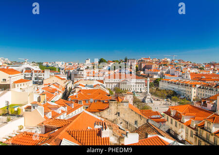 Lissabon Skyline von Aufzug Santa Justa. Gebäude in der Mitte ist das Nationaltheater Dona Maria II auf Platz Rossio (Pedro IV) in Lissabon Portuga Stockfoto