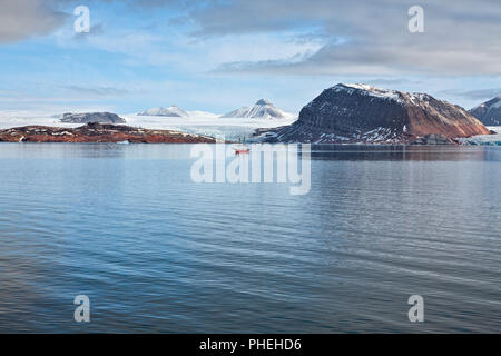 Gletscher und Berge in Svalbard Inseln, Norwegen Stockfoto