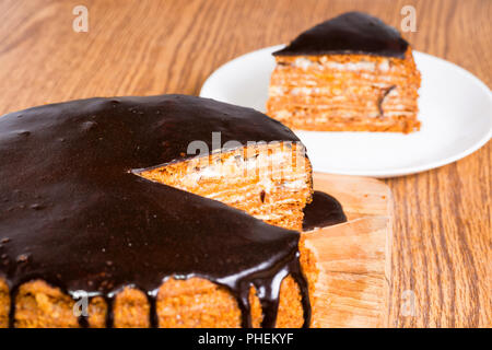 In Scheiben geschnittene Schokolade Kuchen Stockfoto