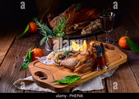 Knusprig gebratene Ente Beine fried Stockfoto