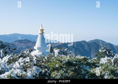 Weiße Pagode in Berg Lushan Stockfoto