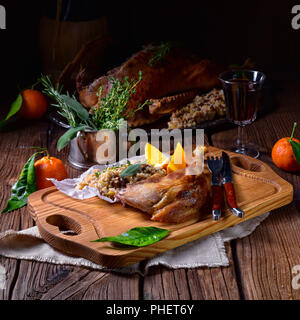Knusprig gebratene Ente Beine fried Stockfoto