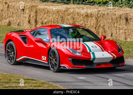 2018 Ferrari 488 Pista auf der demonstartion Bergrennen am Goodwood Festival 2018 von Geschwindigkeit, Sussex, UK. Stockfoto