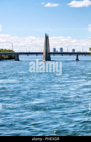 Pont des iles Brücke am St. Lawrence River in Montreal, Quebec, Kanada. Stockfoto