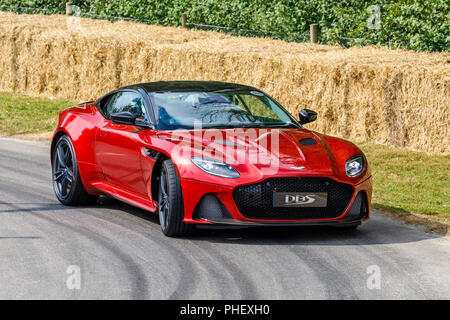 2018 Aston Martin DBS Superleggera auf der Demonstration hillclimb laufen am Goodwood Festival 2018 von Geschwindigkeit, Sussex, UK. Stockfoto