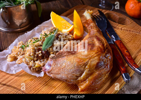 Knusprig gebratene Ente Beine fried Stockfoto