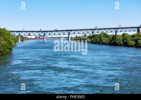 Pont Jacques Cartier Brücke am St. Lawrence River in Montreal, Quebec, Kanada. Stockfoto