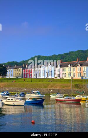 Der Hafen von Aberaeron, Cardigan Bay, Wales, Vereinigtes Königreich, Europa, Stockfoto