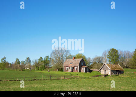 Verlassenen alten Bauernhof in ländliche Landschaft Stockfoto