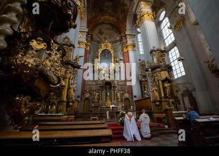 Innenraum der Kirche St. Giles, Prag, Tschechische Republik. Stockfoto