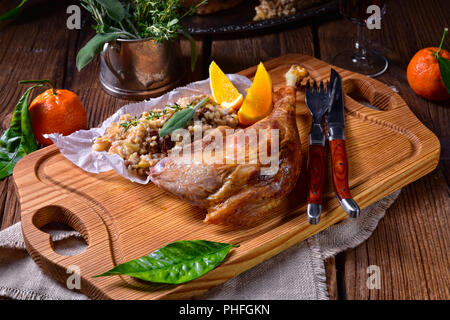 Knusprig gebratene Ente Beine fried Stockfoto