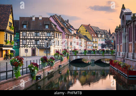 Am Abend in der Altstadt von Colmar, Elsass, Frankreich Stockfoto