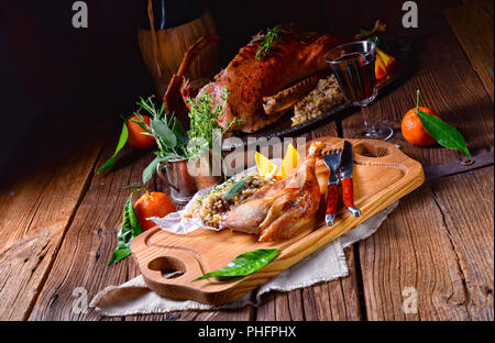 Knusprig gebratene Ente Beine fried Stockfoto