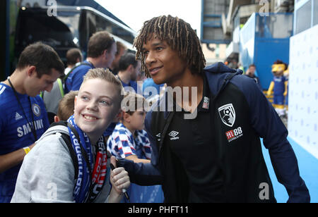 Bournemouth Nathan Ake vor dem Spiel in der Premier League an der Stamford Bridge, London. Stockfoto