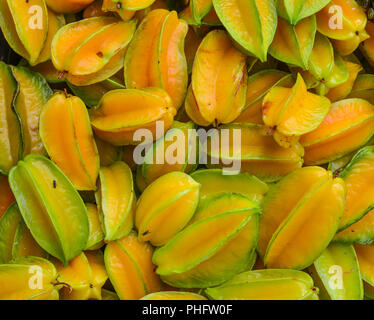 Gelber Stern apple Früchte (karambolen) für Verkauf an ländlichen Markt. Stockfoto