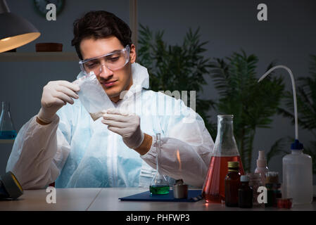 Medizin Droge Forscher im Labor arbeiten Stockfoto