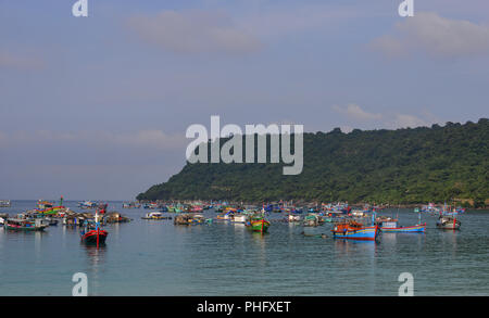 Kien Giang, Vietnam - Dec 12, 2017. Hölzerne Boote andocken an der Bucht von Tho Chau Island (Poulo Panjang) in Kien Giang, Vietnam. Stockfoto