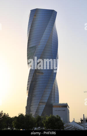 Verdrehen Turm Wyndham Grand Manama in der Hauptstadt von Bahrain Stockfoto