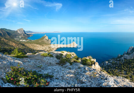 Sonnigen Küste von novyj Svit Summer View (Krim, Ukraine) Stockfoto